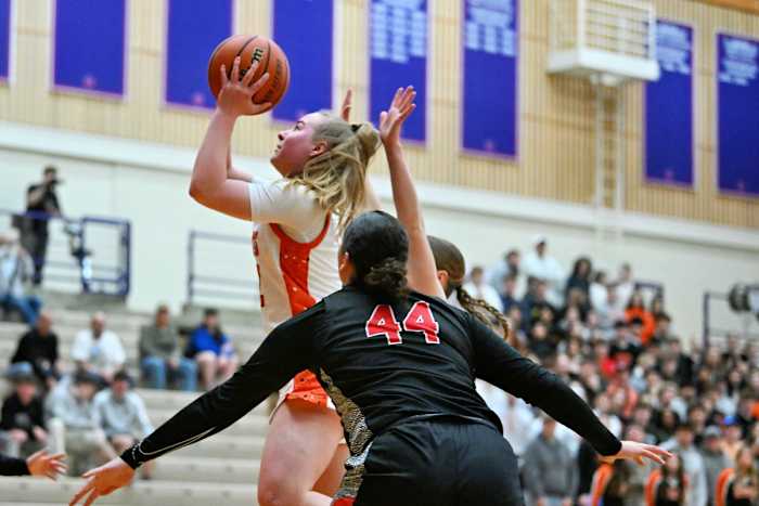a Silverton Mountain View 5A Oregon girls basketball quarterfinal 2024 Leon Neuschwander 7